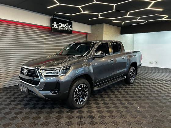 TOYOTA HILUX 2.8 D-4D TURBO DIESEL CD SRX LIMITED 4X4 AUTOMÁTICO